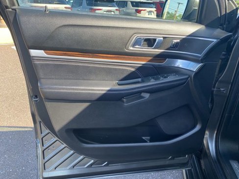 Used 2018 Ford Explorer Limited w/ Ford Safe & Smart Package image 23