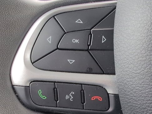 Used 2021 Jeep Renegade Latitude w/ Luxury Group I image 25