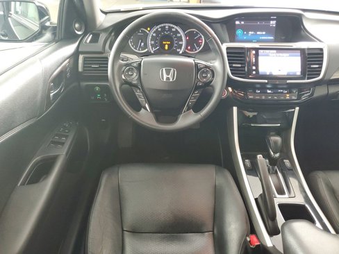 Used 2017 Honda Accord Touring image 14