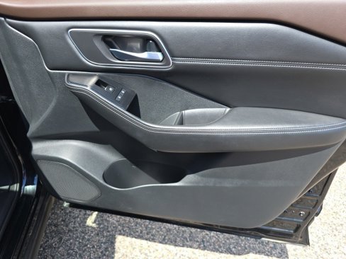 Used 2021 Nissan Rogue SV w/ Premium Package image 41