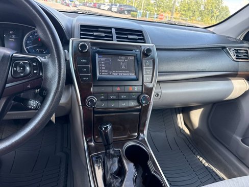 Used 2016 Toyota Camry LE image 18