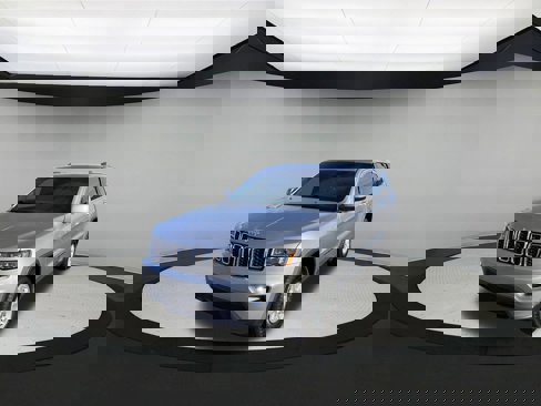 Used 2020 Jeep Grand Cherokee Laredo image 4