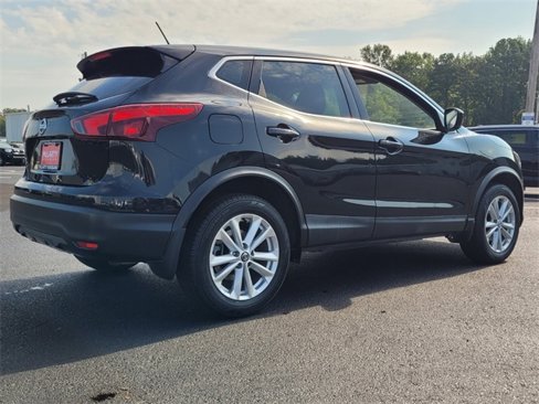 Used 2019 Nissan Rogue Sport S w/ Appearance Package image 3