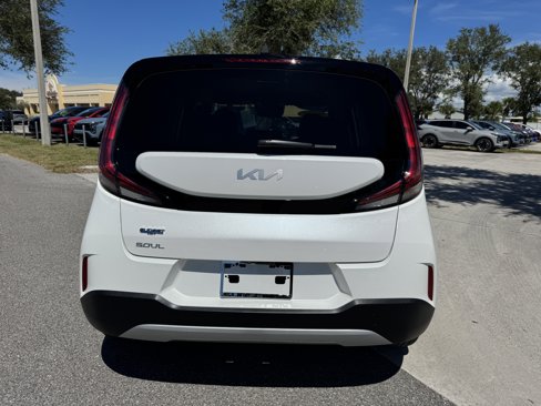 Certified 2025 Kia Soul LX w/ LX Technology Package image 5