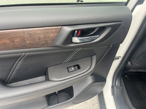 Used 2018 Subaru Outback 3.6R Limited image 18