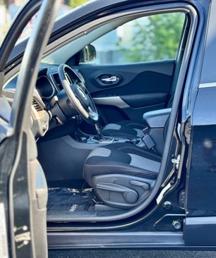 Used 2018 Jeep Cherokee Latitude image 19