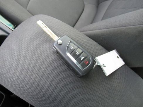 Used 2022 Toyota Corolla LE image 31
