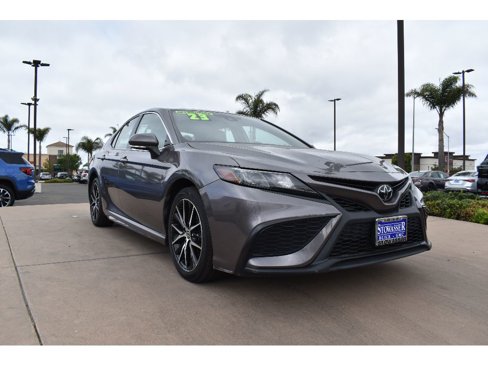 Used 2023 Toyota Camry SE image 3