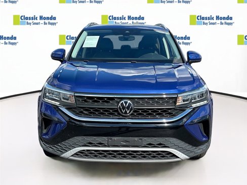 Used 2022 Volkswagen Taos SE image 2