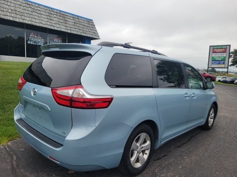 Used 2015 Toyota Sienna LE image 4