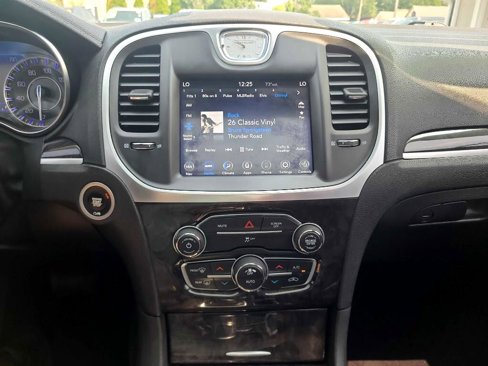 Used 2020 Chrysler 300 Limited image 25