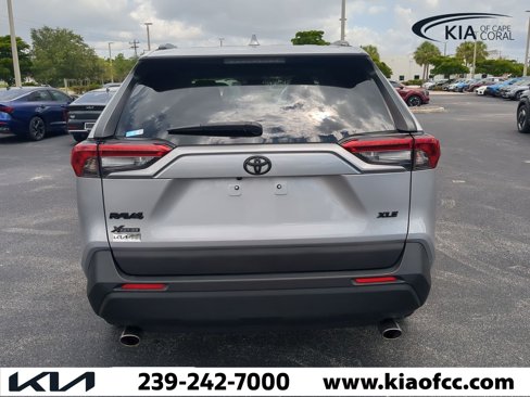 Used 2019 Toyota RAV4 XLE image 6