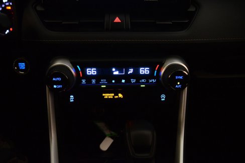 Used 2021 Toyota RAV4 XLE image 31
