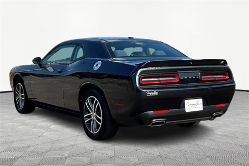 Used 2019 Dodge Challenger SXT image 4