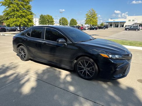 Used 2021 Toyota Camry SE image 7