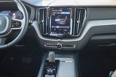 Used 2025 Volvo XC60 B5 Plus image 15