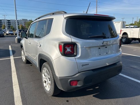 Used 2015 Jeep Renegade Latitude image 2