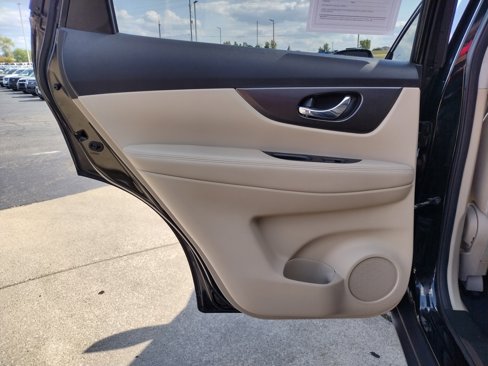 Used 2016 Nissan Rogue S w/ Appearance Package image 25