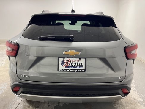 Used 2024 Chevrolet Trax LT w/ LT Convenience Package image 9