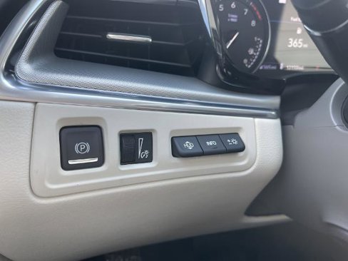 Used 2020 Cadillac XT5 Premium Luxury image 16