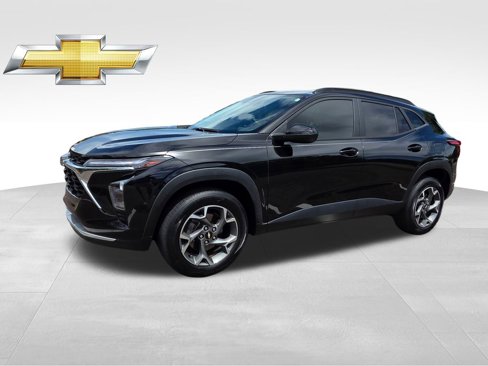 Certified 2024 Chevrolet Trax LT w/ Driver Confidence Package image 2