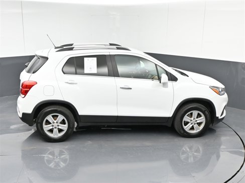 Used 2017 Chevrolet Trax LT w/ Sun & Sound Package image 23