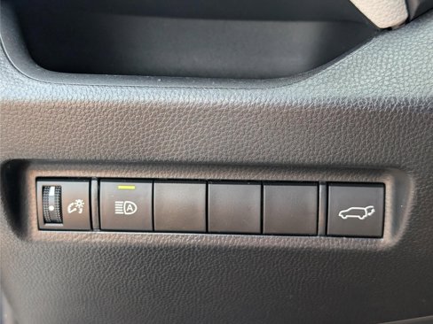 Used 2022 Toyota RAV4 XLE image 22