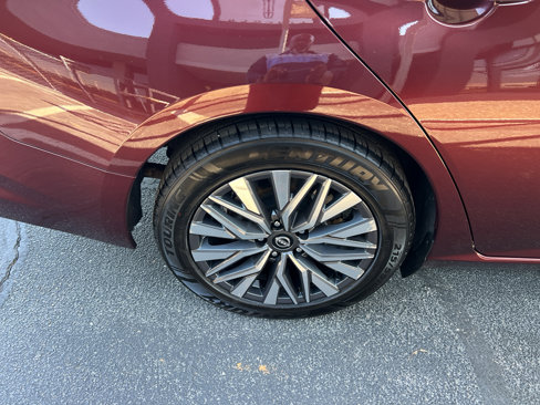 Used 2023 Nissan Altima 2.5 SV image 11