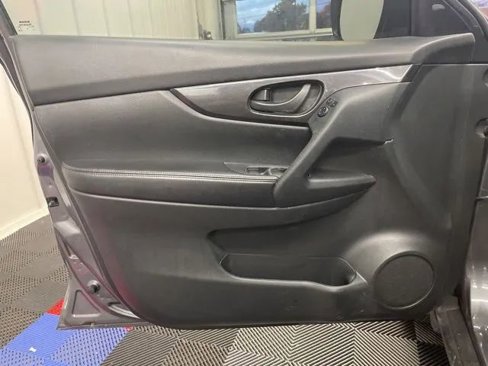 Used 2020 Nissan Rogue S image 8