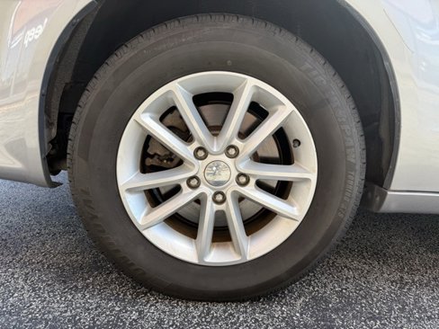 Used 2019 Dodge Grand Caravan SXT image 11