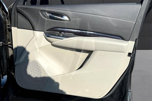 Used 2020 Cadillac XT4 Luxury w/ Cold Weather Package image 19