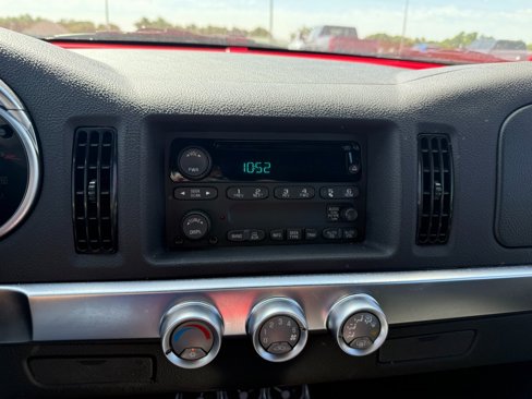 Used 2003 Chevrolet SSR image 17