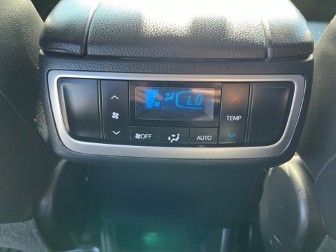 Used 2018 Toyota Highlander XLE image 25