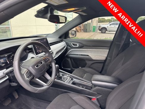 Used 2024 Jeep Compass Sport image 7