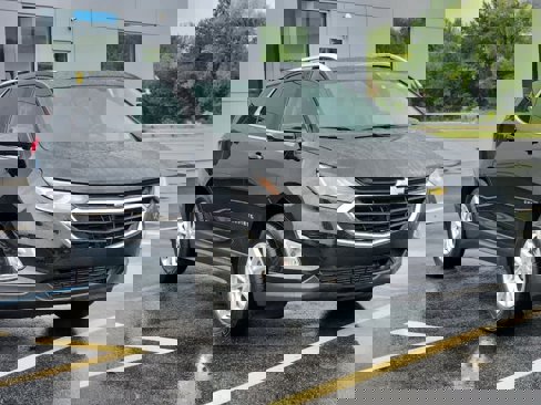 Used 2019 Chevrolet Equinox LT image 2