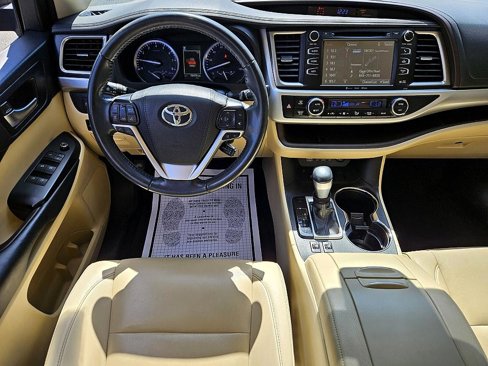 Used 2019 Toyota Highlander XLE image 9