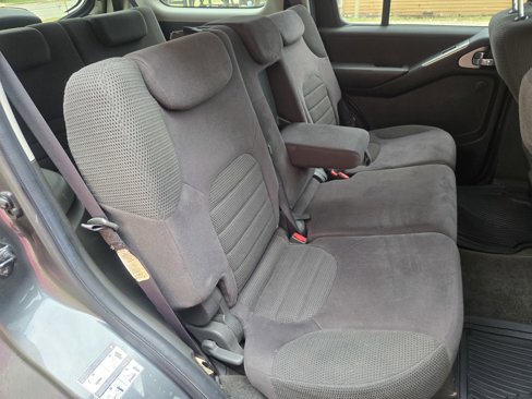 Used 2005 Nissan Pathfinder SE w/ (P01) Se Premium Pkg image 12