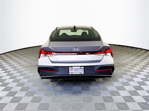 New 2025 Hyundai Elantra SE image 18