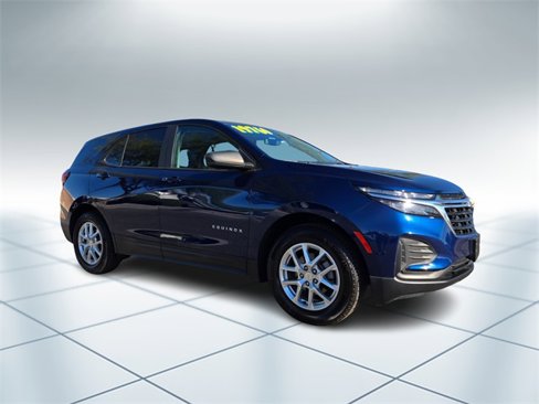 Used 2022 Chevrolet Equinox LS w/ LS Convenience Package image 2