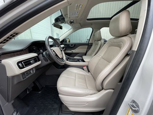 Used 2020 Lincoln Aviator Reserve w/ Equipment Group 201A image 8