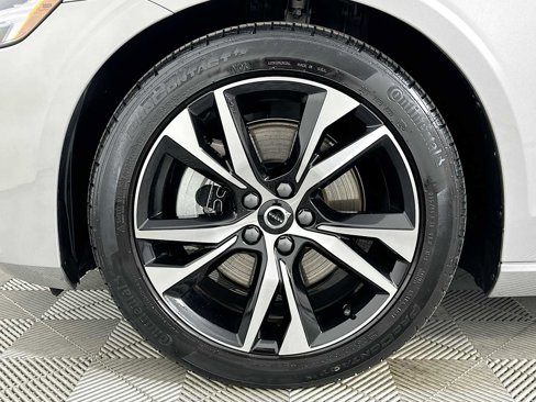 Certified 2025 Volvo S60 B5 Core image 28