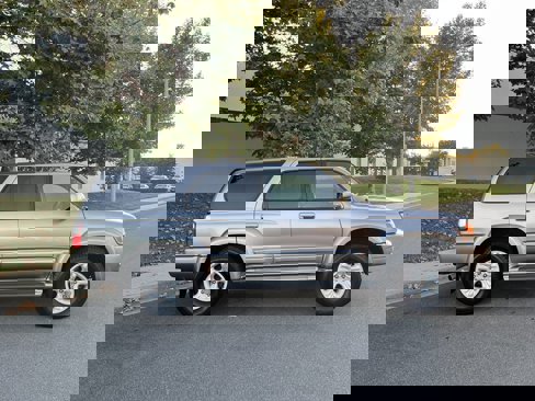 Used 2002 Toyota 4Runner Limited image 2