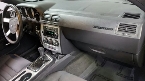 Used 2010 Dodge Challenger SE image 13