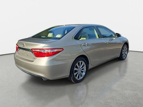 Used 2016 Toyota Camry XLE image 5