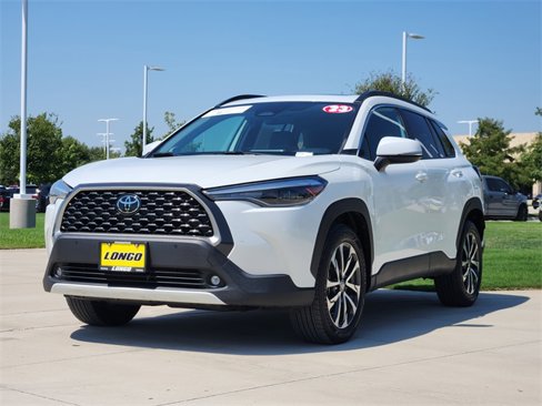Certified 2023 Toyota Corolla Cross XLE image 3