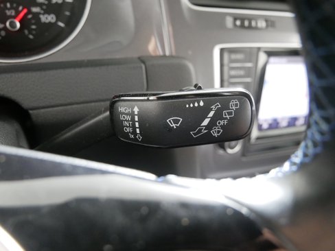 Used 2015 Volkswagen e-Golf SEL Premium image 32