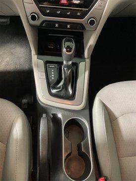 Used 2017 Hyundai Elantra SE image 25