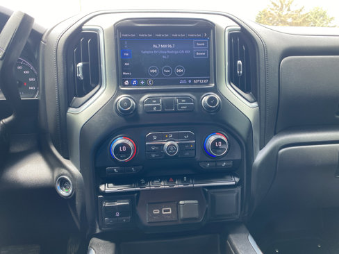 Used 2021 Chevrolet Silverado 1500 LT Trail Boss w/ Bed Protection Package image 9