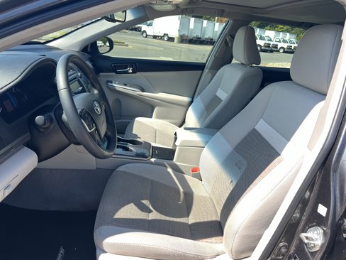Used 2013 Toyota Camry LE image 16
