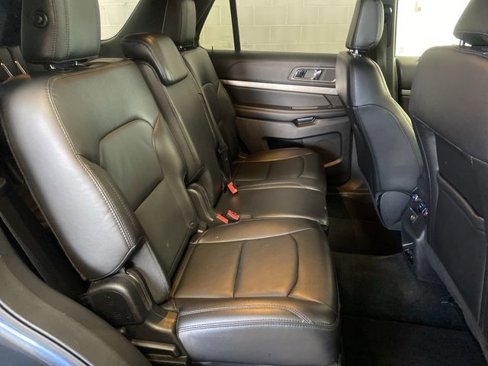 Used 2018 Ford Explorer XLT w/ Equipment Group 202A image 30